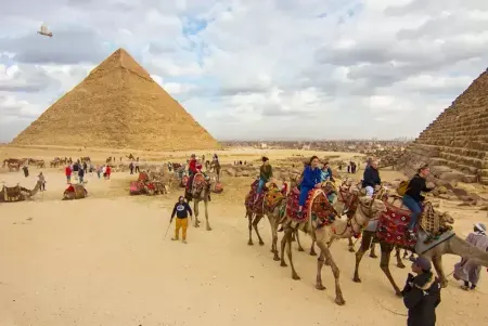 Tour to the Giza Pyramids and the Egyptian Museum